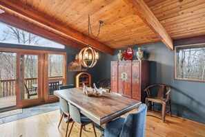 Dining - Beech Mountain Retreat- HotTub*Firepit*Ski Views (Beech Mountain)
