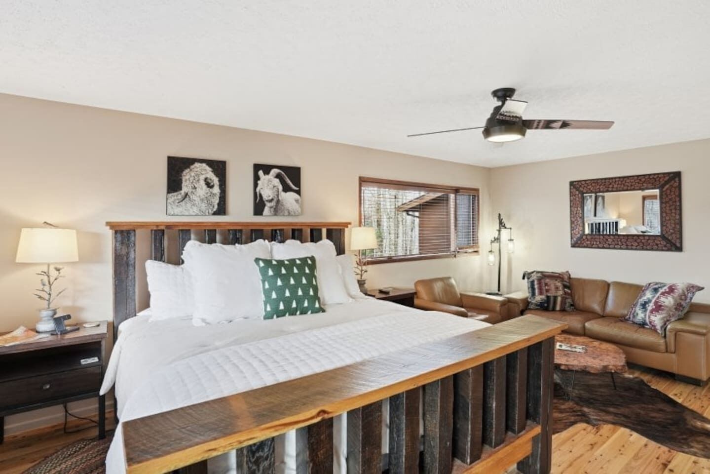 書桌、Wi-Fi、床單