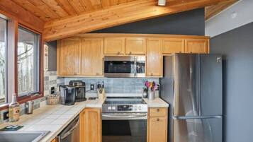 KĂŒhlschrank, Mikrowelle, Ofen, Herdplatte