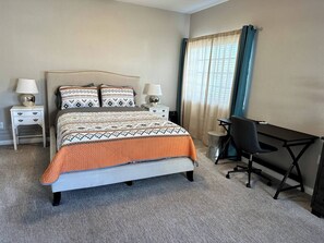 Desk, WiFi, bed sheets - Studio Steps To The Sand | Spacious | Clean | Cozy (Manhattan Beach)
