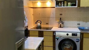 Fridge, microwave - Guest House Aygestan Hotel (Yerevan)