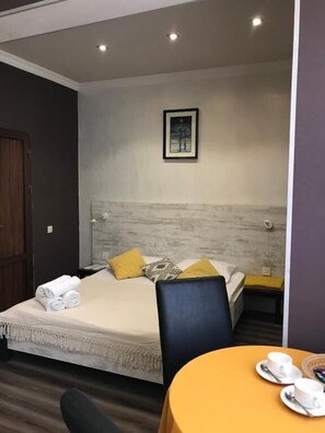 Double Room, City View | In-room safe, soundproofing, iron/ironing board, free WiFi - Guest House Aygestan Hotel (Yerevan)
