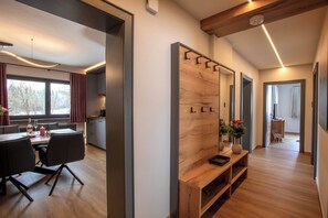 Interior - Alpenchalet am Lech - modern, alpine, right by the river, 5 min to the ski lift (Lechaschau)