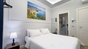 Double or Twin Room | In-room safe, desk, laptop workspace, blackout drapes - A CASA TUA  (Naples)