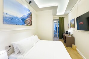 Comfort Double or Twin Room | In-room safe, desk, laptop workspace, blackout drapes - A CASA TUA  (Napoli)