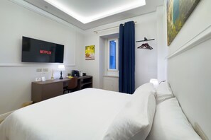 Double or Twin Room | In-room safe, desk, laptop workspace, blackout drapes - A CASA TUA  (Napoli)