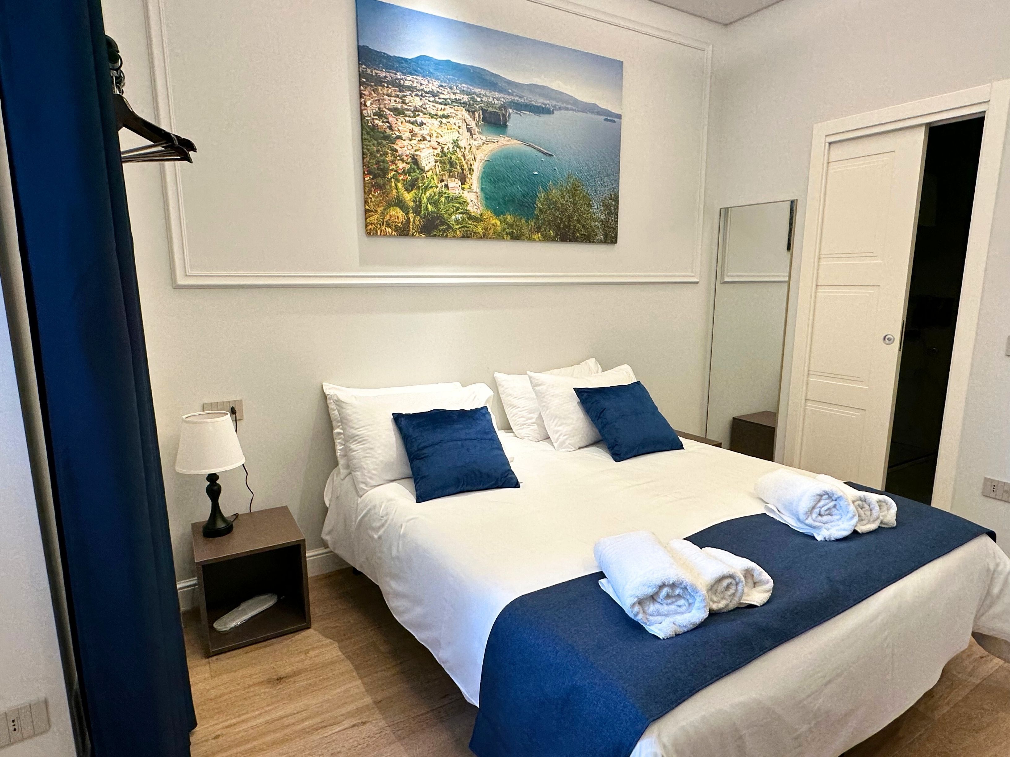 Double or Twin Room | In-room safe, desk, laptop workspace, blackout drapes