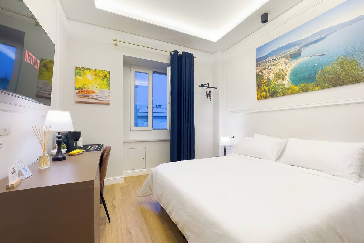 Double or Twin Room | In-room safe, desk, laptop workspace, blackout drapes