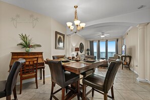 Dining - Legacy Tower 2 603 overlooks the beautiful Gulf. (Gulfport)