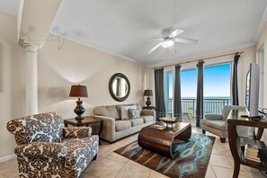 Living area - Legacy Tower 2 603 overlooks the beautiful Gulf. (Gulfport)