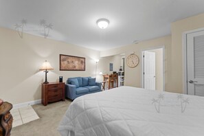 Room - Oak Shores Studio 39 | Just a Short Walk to the Beach! (Biloxi)