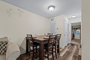 Dining - 129 Oak Shores Just a short walk to the beach! (Biloxi)