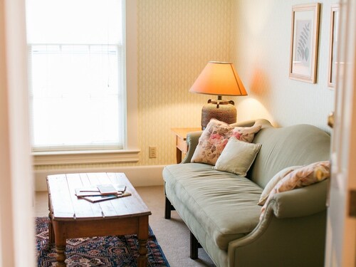 Deluxe Room 7-Double room-Private Bathroom-Standard