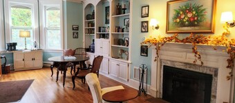 Hotel in fantastic Downtown Fish Creek, Door County