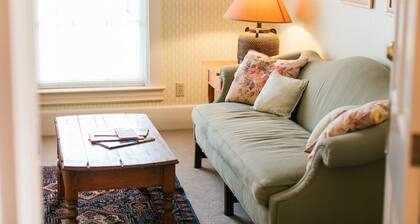 Deluxe Room 7-Double room-Private Bathroom-Standard