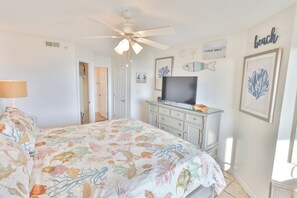 2 bedrooms, iron/ironing board, WiFi, bed sheets - Spacious condo in Fort Walton Beach. Gulf Views. Private beach. Sleeps 10! (Fort Walton Beach)