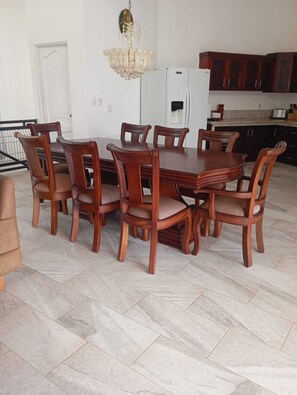 Dining - Serene 3-bedroom house with AC in Provincia de Alajuela (Provincia de Alajuela)