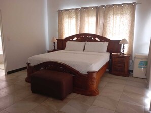 3 Schlafzimmer, Bügeleisen/Bügelbrett, WLAN, Bettwäsche