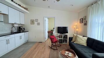 Una Smart TV, libros