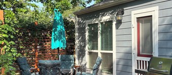 Charming 2-bedroom house with fenced backyard in Bryan