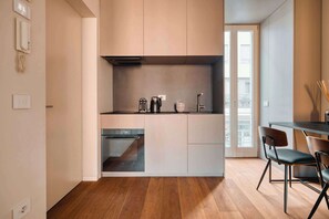 Fridge, oven, stovetop, dishwasher - w* | Stylish Stay with Balcony in Porta Venezia (Milano)