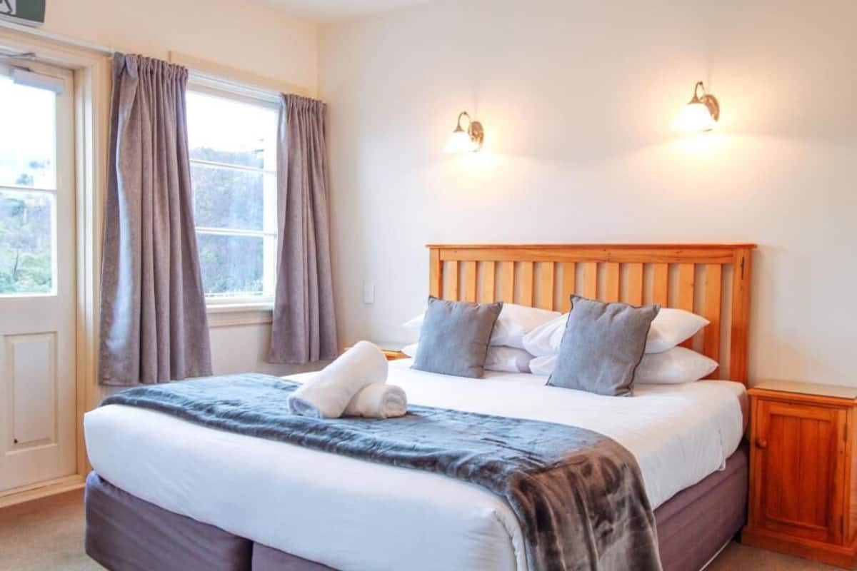 Comfort Double Room, Balcony, Partial Ocean View