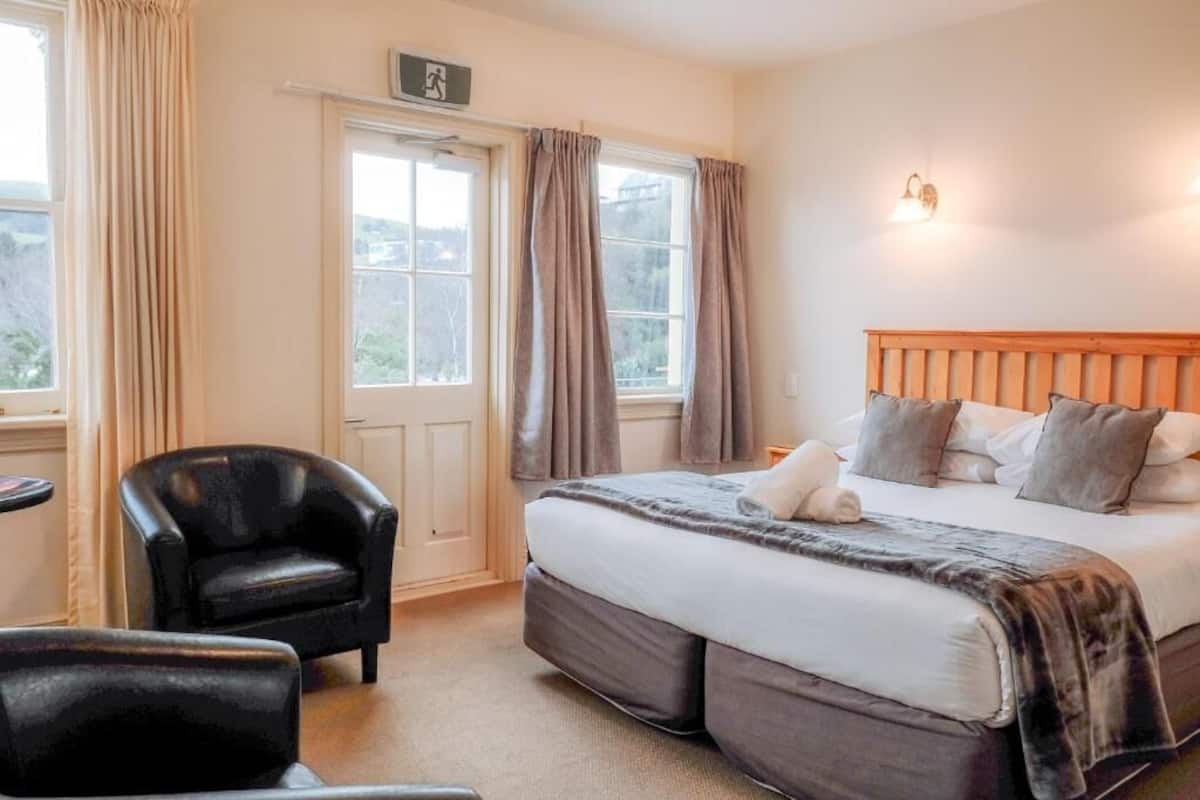 Iron/ironing board, free WiFi