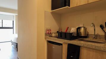 Fridge, stovetop, coffee/tea maker, toaster