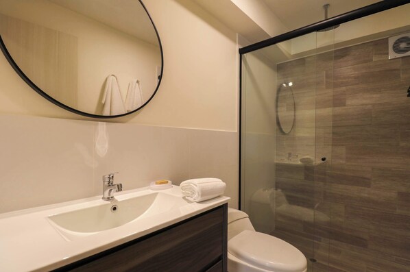 Shower, hair dryer, towels, shampoo