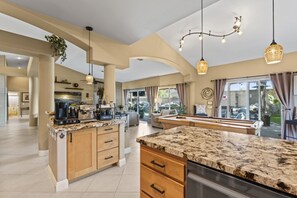 Interior - Tropical Vibes!  Prime La Quinta Location!  Entertainers Backyard! (La Quinta)