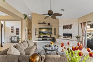 TV, fireplace - Tropical Vibes!  Prime La Quinta Location!  Entertainers Backyard! (La Quinta)