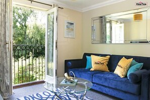 TV -  Spacious Contractor & Family-Sized Apt with Free Parking|Wi-Fi Near MK Central. (Medbourne)