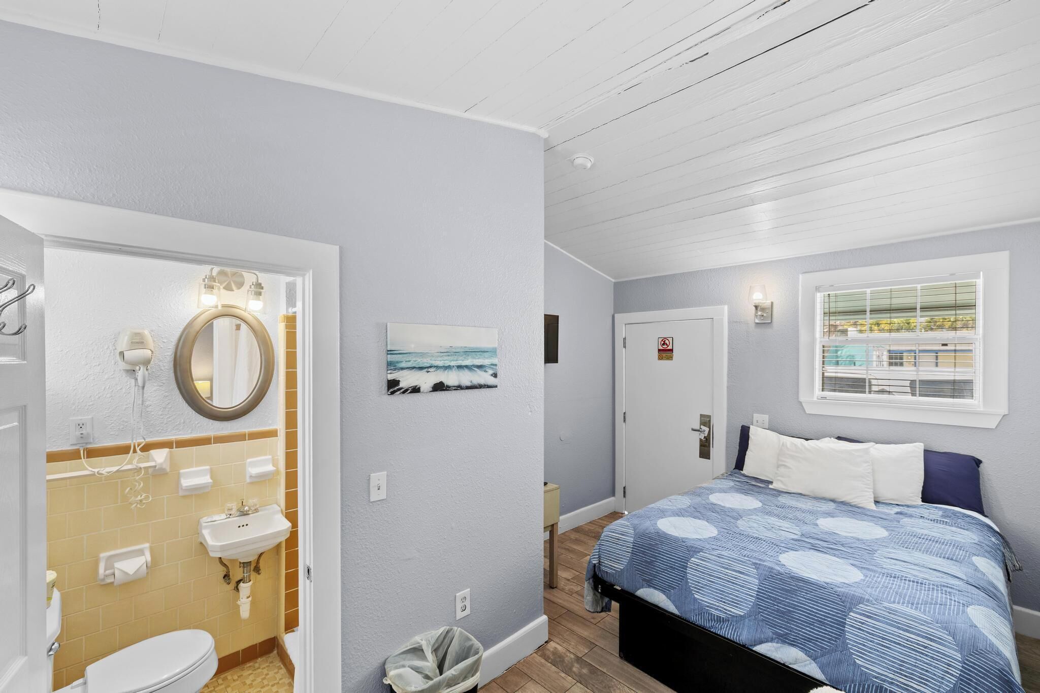 Basic Studio, Non Smoking