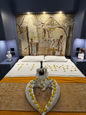 Superior Room, 1 King Bed, Housekeeping, City View | In-room safe, desk, laptop workspace, blackout drapes - Odeon Neapolis Historic Luxury Residence (Napoli)