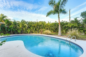 Pool - 5 Mi to Downtown St Pete: Private Oasis w/ Yard (St. Petersburg)