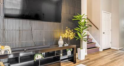 9 Mi to Dtwn Indy: Suburban Group Retreat w/ Yard