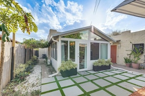 Exterior - Coastal Home Near Palm Beach: Patio + Beach Gear! (West Palm Beach)