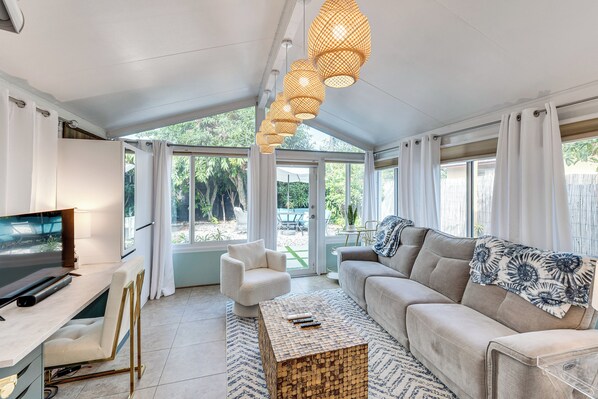 Televisión y chimenea 