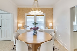 Dining - Coastal Home Near Palm Beach: Patio + Beach Gear! (West Palm Beach)