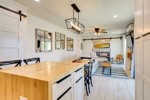 Interior - Bayfront Retreat Across From Treasure Island Beach (Treasure Island)