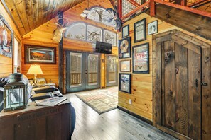 Lobby - 11 Mi to Great Smoky Mountains NP: Modern Cabin (Whittier)