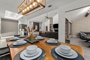 Dining - Off the Hook- 5BR w/Pool, Fire pit & Game Room (San Antonio)