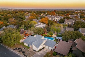 Exterior - Off the Hook- 5BR w/Pool, Fire pit & Game Room (San Antonio)