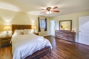 Desk, WiFi, bed sheets - The Reunion Ranch - Calm & Restful Home Central NE (Grand Island)