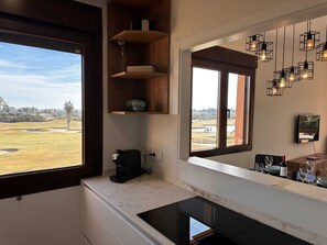 Fridge, microwave, oven, stovetop - Golf & Comfort: Luxury apartment in Los Alcázares (Los Alcázares)