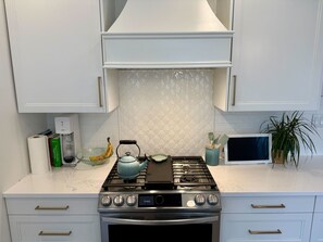 Fridge, microwave, oven, stovetop - 3-bedroom house with AC. Walk to light rail. Next to U-village. With Backyard. (Seattle)