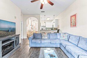 Living area - Serenity at Bahama Bay For 8 (Davenport)