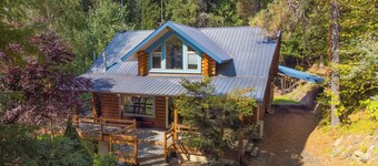 RiverView Lodge Saltwater Hot Tub and Starlink