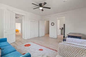 Living area - Comfortable Dallas Stay, Minutes to Downtown (Dallas)
