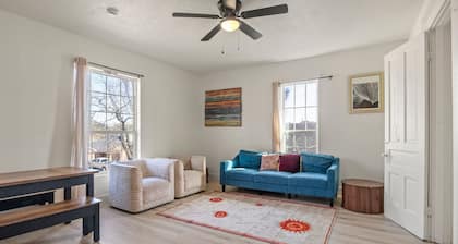 Comfortable Dallas Stay, Minutes to Downtown